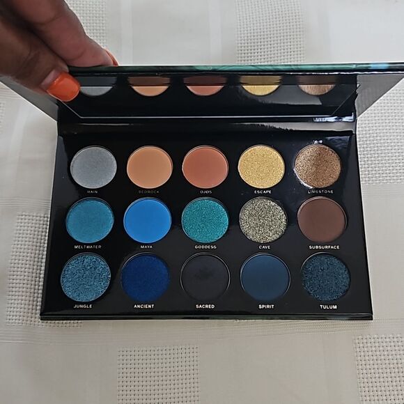 Hipdot Pressed Eyeshadow Palette 15 Beautiful Shades Green - Picture 7 of 16